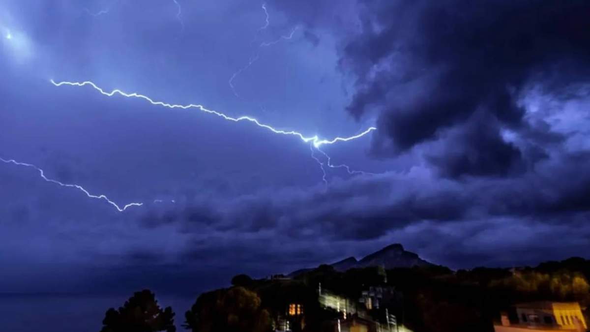 El SMN recomienda buscar refugio en un lugar seguro durante las tormentas. Fuente: (Twitter)