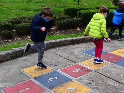 Ya preparan las plazas de la Ciudad para que vuelvan las reuniones sociales