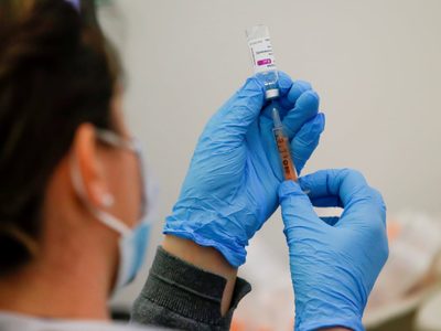 Reino Unido aprobó la tercera vacuna de refuerzo, pero no para toda la población