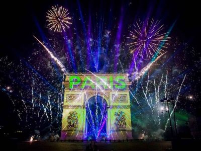 La variante Ómicron agua las Fiestas en el mundo: París canceló los fuegos artificiales y conciertos