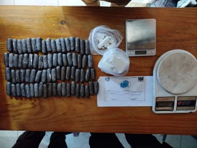 Secuestraron droga, municiones y casi 53 millones de pesos en Maipú