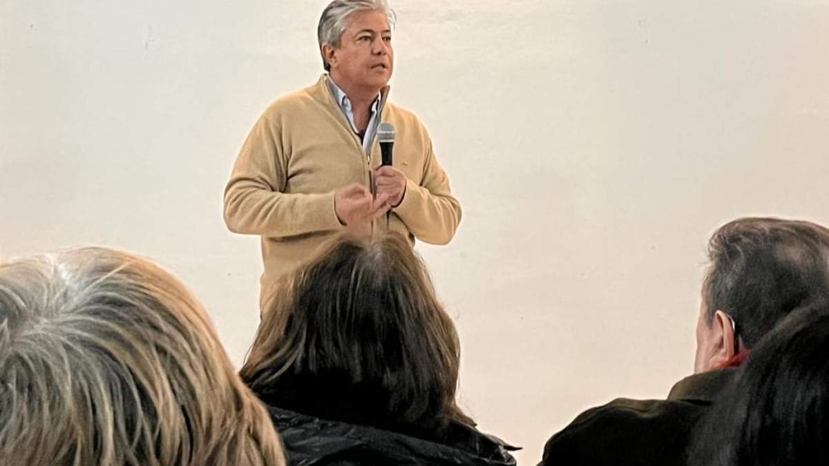 Rolando Figueroa en Plaza Huincul. Fuente: (Twitter)