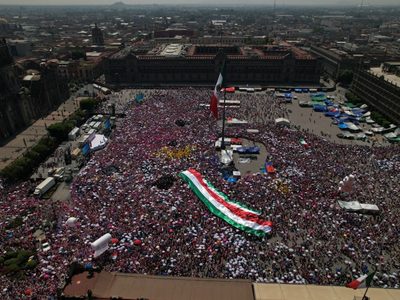 Gobierno capitalino dice que hubo 95 mil asistentes a marcha de la “marea rosa” en el Zócalo