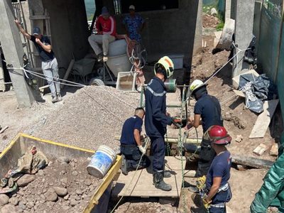Un trabajador cayó en un pozo séptico de ocho metros de profundidad