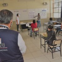 Un Perú dividido y polarizado se prepara para la segunda vuelta presidencial