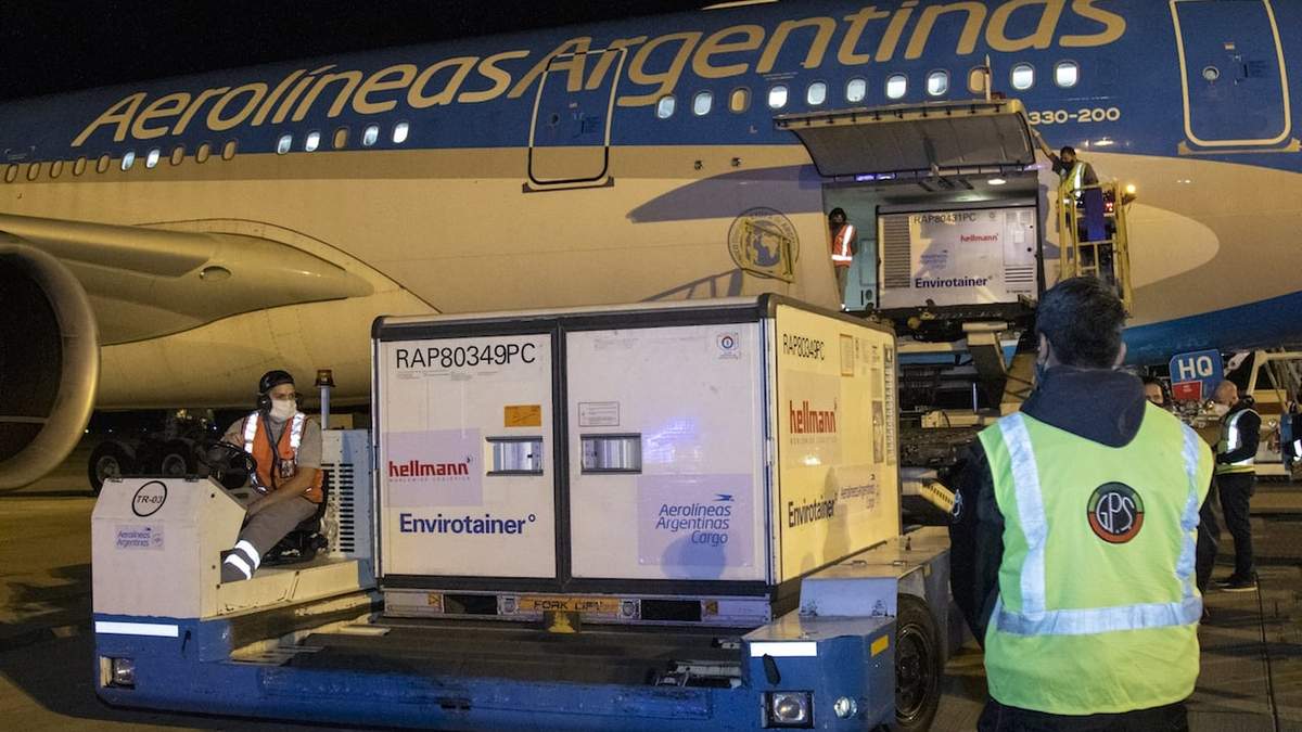 Arribo de vacunas al Aeropuerto Internacional de Ezeiza. Fuente: (Twitter)