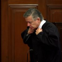 Zaldívar someterá a consulta extraordinaria de la Corte transitorio que amplía su mandato