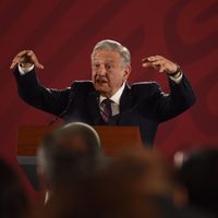 Un expresidente adeuda impuestos, revela López Obrador