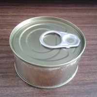 Con latas de atún vacías y un palo de escoba viejo, armá este original proyecto para iluminar tu jardín