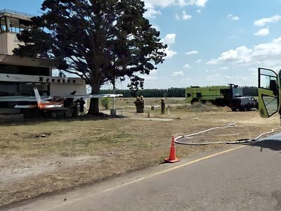 Aeropuerto Presidente Perón: una avioneta del Aeroclub perdió el control y chocó contra un edificio