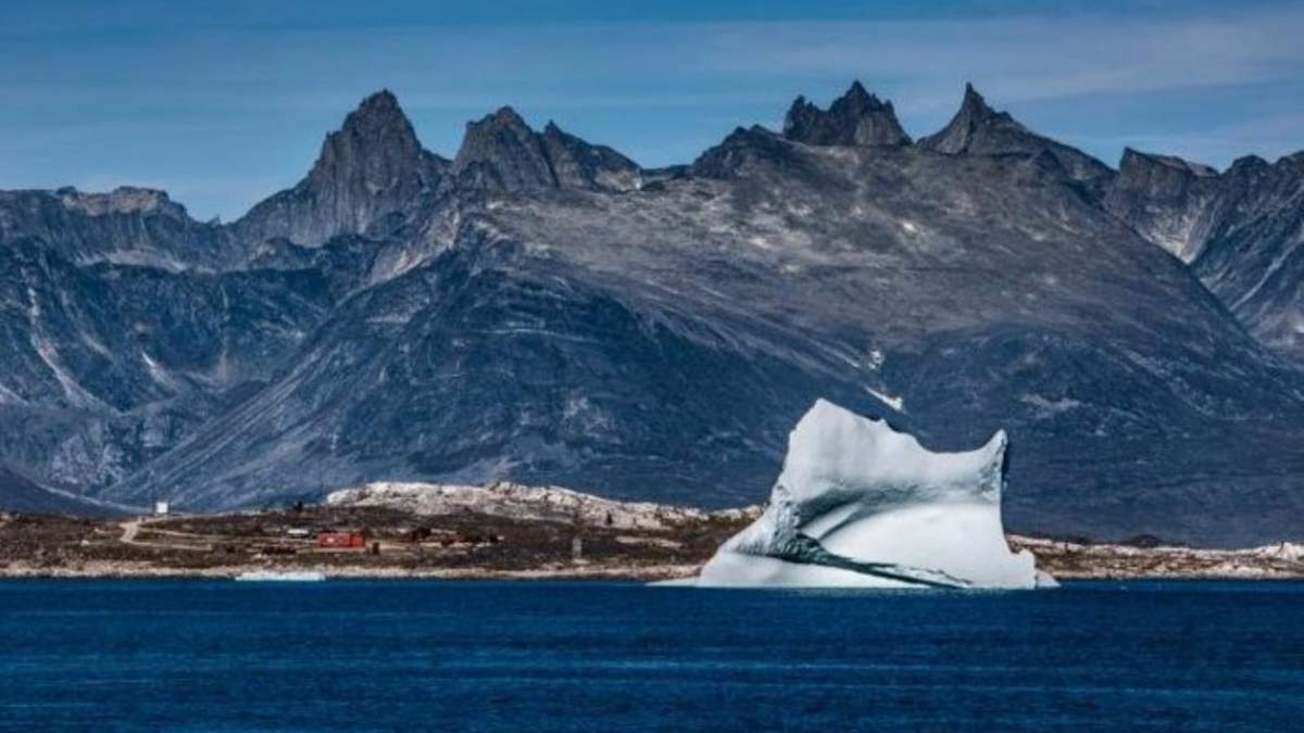Iceberg en aguas abiertas