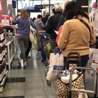 Los supermercados del conurbano bonaerense no podrán vender productos no esenciales