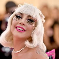 ¡Impactante! Lady Gaga revolucionó las redes con este EXTRAVAGANTE outfit