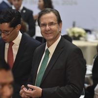 Esteban Moctezuma celebra que cámara baja de EU avaló impuesto de 3.5% a remesas