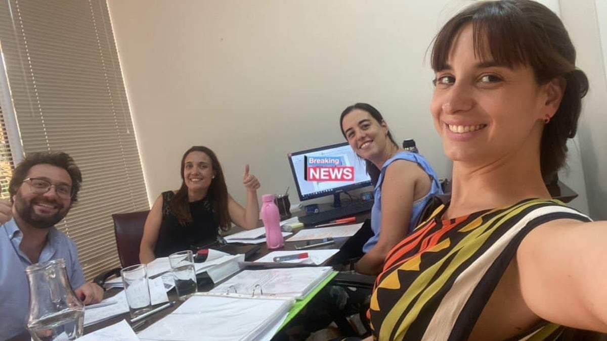 Leticia Esteves junto a parte del equipo del PRO Neuquén. Fuente: (Facebook)