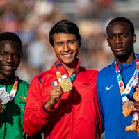 México gana segundo oro en Olímpicos de la Juventud y en la premiación...izan la bandera al revés (Video)