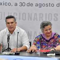 Beatriz Paredes reconoce desventaja en encuestas y deja al comité del FAM definir cierre del proceso