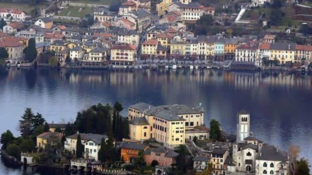 Orta San Giulio ciudad del Piamonte, Italia