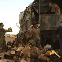 Nueva entrega de leña y módulos alimentarios en Zapala