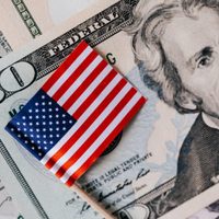 Aumentan los salarios en Estados Unidos a medida que reabre la economía