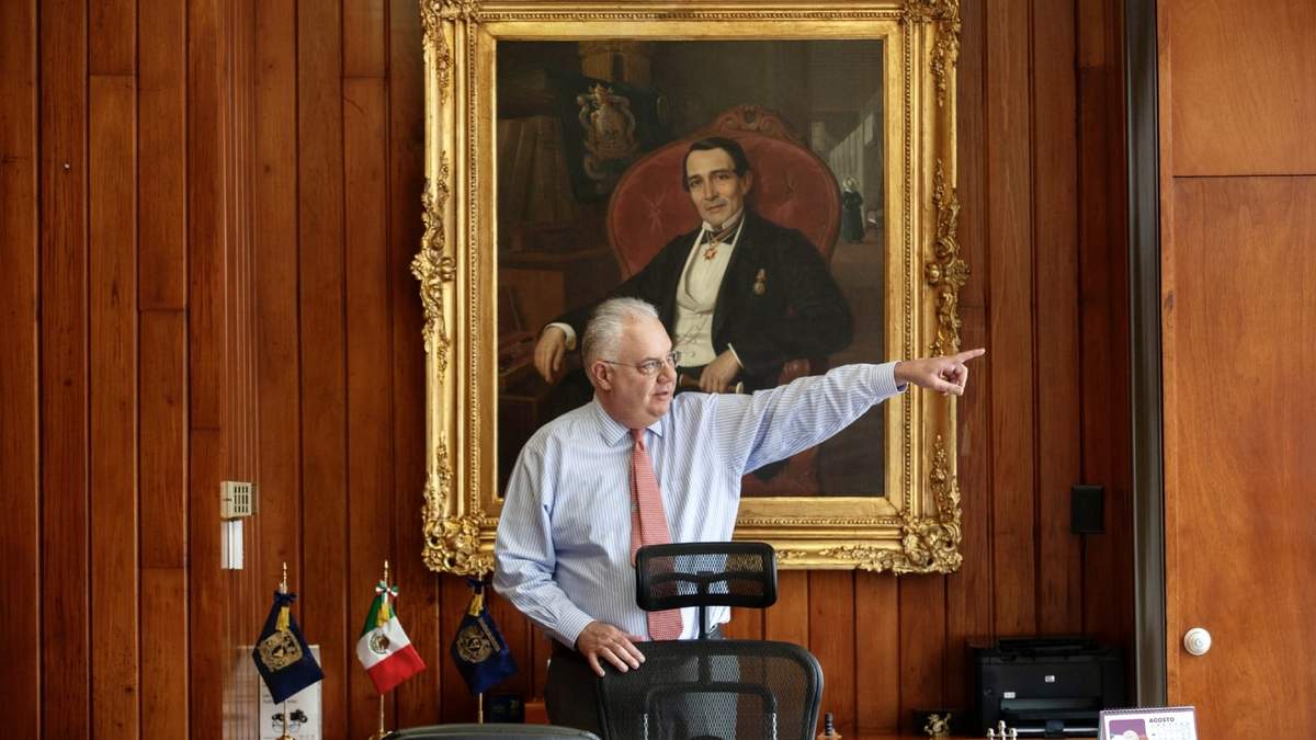 Fajardo. Aspirante a rector