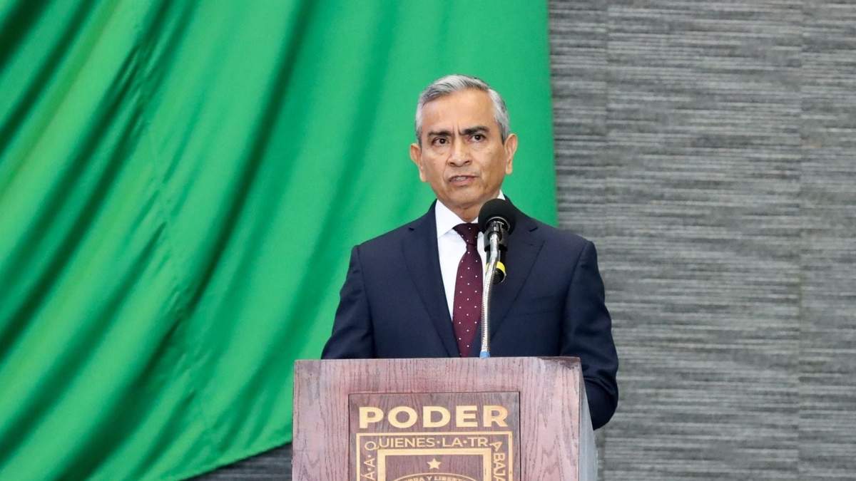 El fiscal de Morelos, Fernando Blumenkron, en su comparecencia en el Congreso local