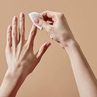 Nail art: cómo remover el esmalte semipermanente en tu hogar con trucos caseros