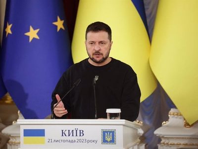 Zelenski pide ir "más allá" del dinero y llama a la creación de un "Ejército europeo"
