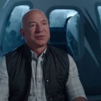 Jeff Bezos volará en el primer lanzamiento tripulado de su cohete