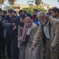 Ataques aéreos israelíes matan a 28 en Gaza, incluidos siete niños