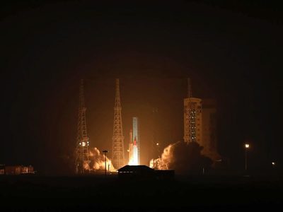 Irán lanza tres satélites al espacio en un clima de tensión en Oriente Medio
