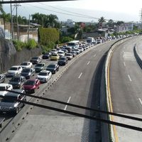 Cierre total del Paso Exprés provoca caos vial en Cuernavaca
