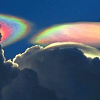 Nubes iridiscentes sorprenden a pobladores de Coatzacoalcos