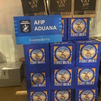 La Aduana incautó más de 600 botellas de fernet y 200 de whisky que eran trasladadas hacia Uruguay