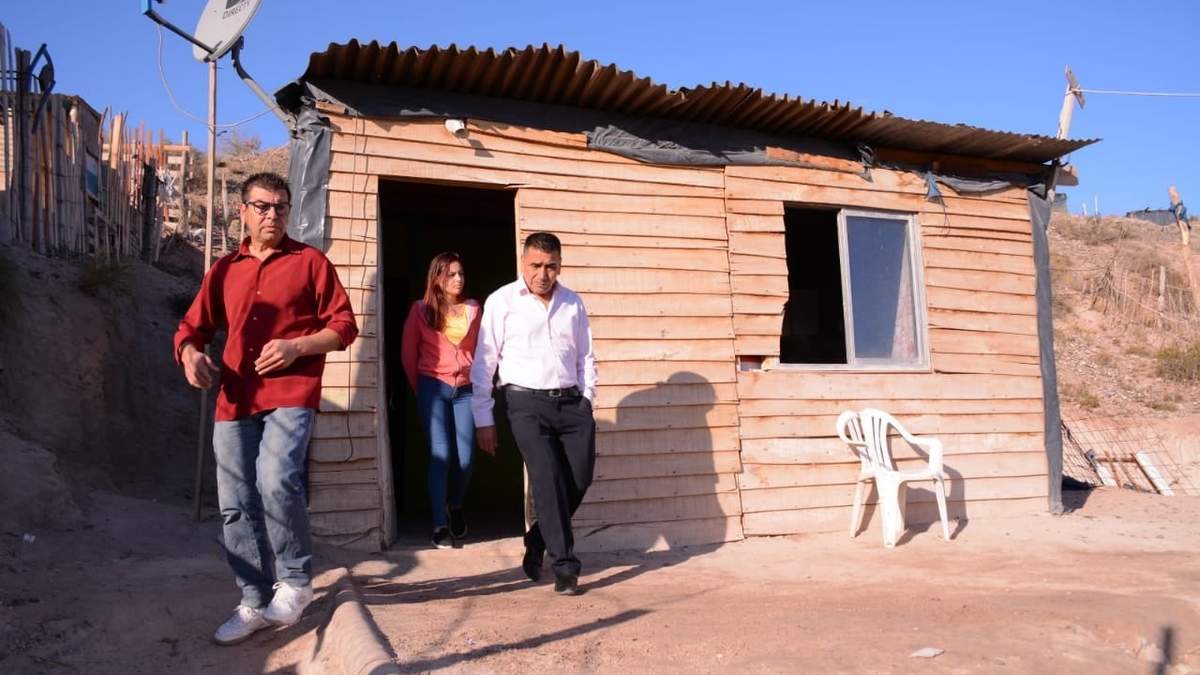 Ramón Rioseco en su visita al barrio Coepsa. Fuente: (Twitter)