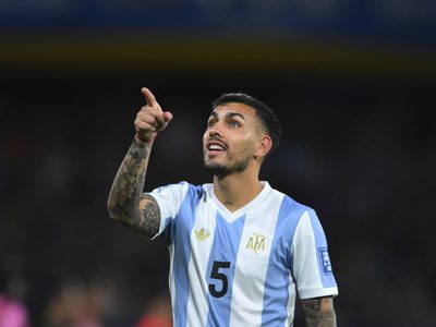 Alarma en Boca: la figura que llamó a Leandro Paredes para llevárselo a su nuevo equipo