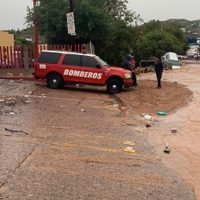Mueren dos niñas y una mujer al ser arrastradas por un caudal durante tormenta en Nogales (Videos)