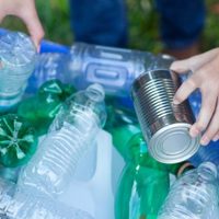 No gastes ni un peso de más en bazares: creá estas lámparas de diseñador con latas y botellas plásticas