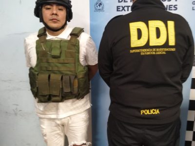 Triple crimen: las anotaciones que Señor J tenía en su celda con números de teléfono y mensajes