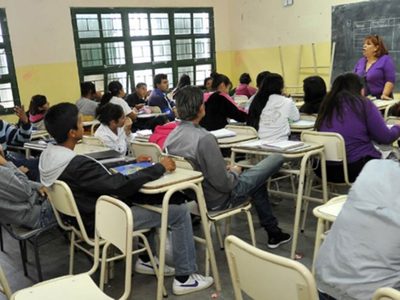 Menos de la mitad de estudiantes neuquinos completa la secundaria al tiempo esperado