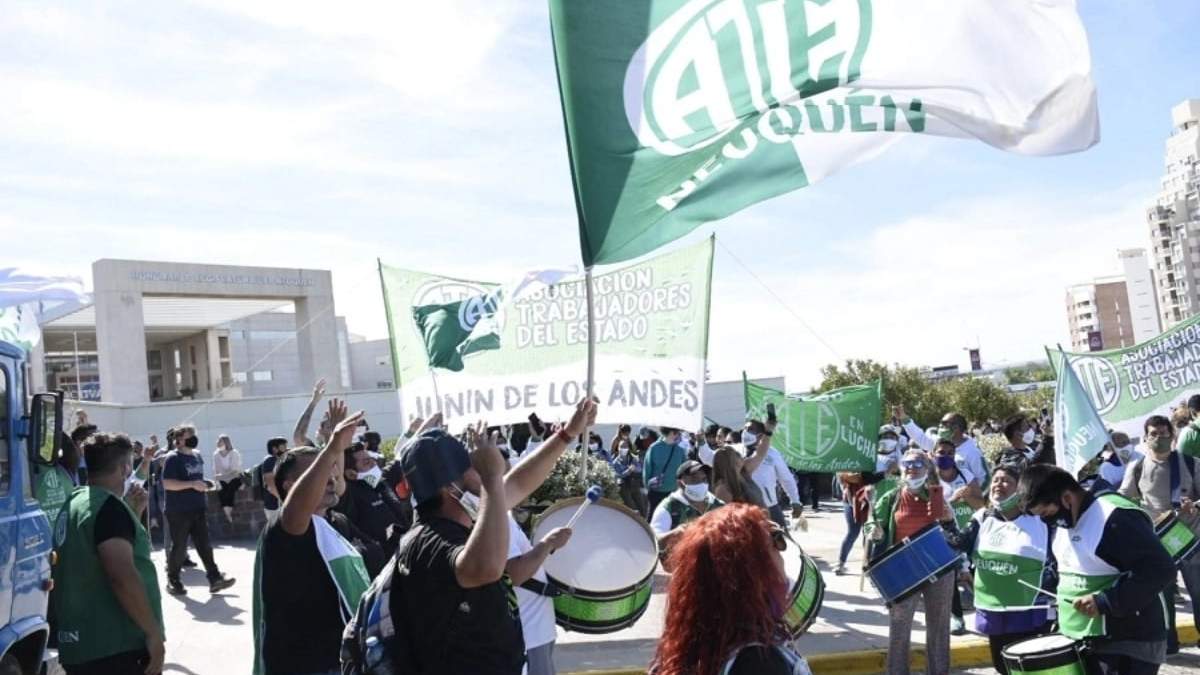 Gremio ATE en la legislatura. Fuente: (Florencia Salto, Diario Río Negro)