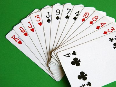 No tires las cartas de póker si falta una: hacé un práctico y fácil organizador para colocar en el escritorio