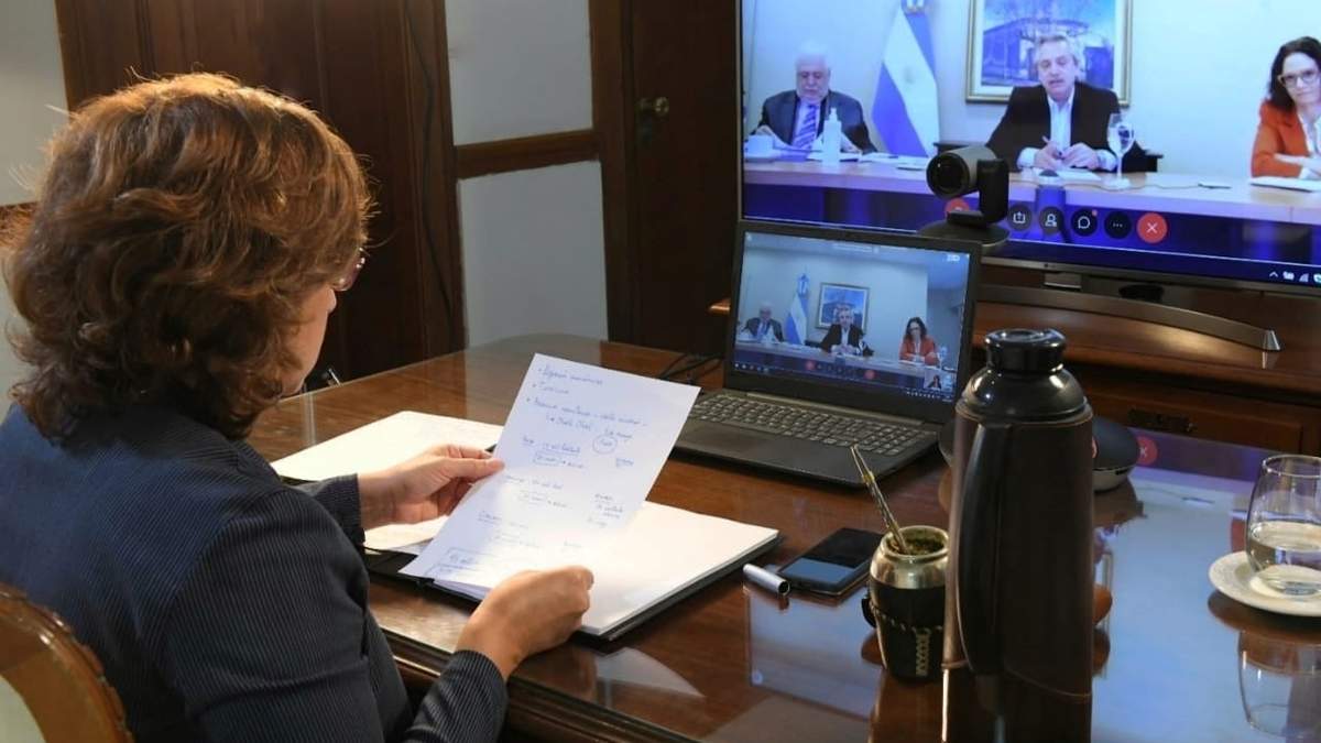 Arabela Carreras en conferencia con Nación. Fuente: (Facebook)