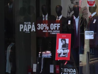 ¿Se postergan los regalos? Textiles piden retrasar el Día del Padre para aumentar el nivel de ventas