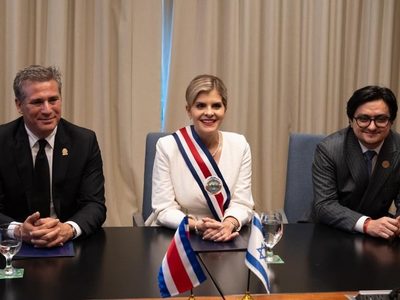 La conservadora Laura Fernández asume la presidencia de Costa Rica