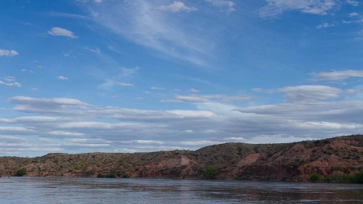 La costa del río Limay. Fuente: (Emiliano Ortiz)