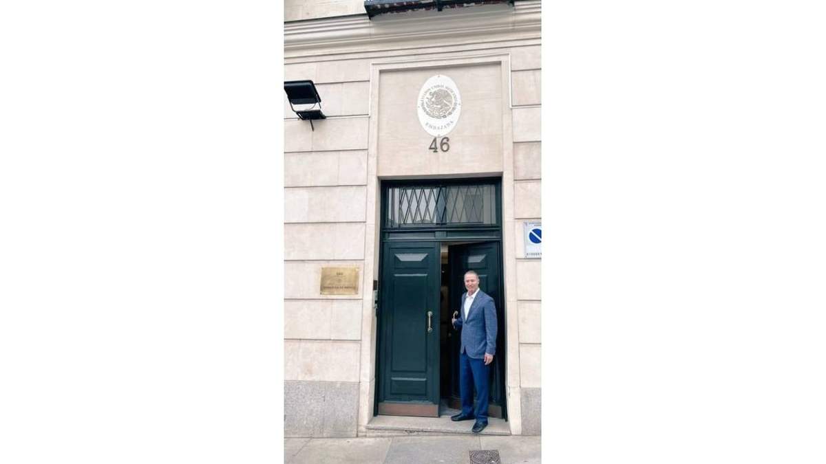 Quirino Ordaz llegó hoy a la embajada de México en España