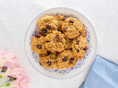 Con pocos ingredientes y un solo huevo, hacé estas galletitas crocantes sin azúcares que podés tener guardadas