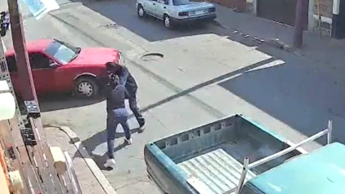 La mujer y el ladrón forcejearon durante algunos minutos