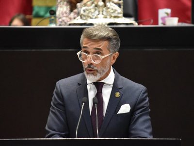 Sergio Mayer presenta su renuncia a Morena